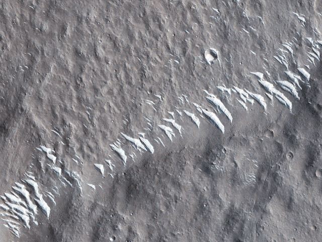 ESP_020305_2125 - From UAHiRISE (NASA) (<a href="/HiRISE/">HiRISE: Beautiful Mars (NASA)</a>) - flic.kr/p/e2a72S