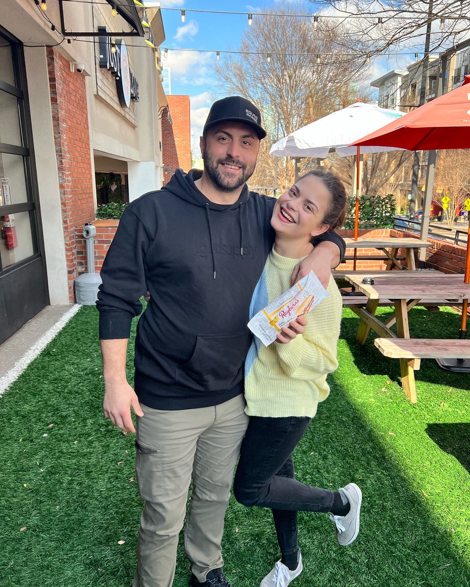 RaybernsTweets's tweet image. #FunFact: A key to anyone's heart is #delicious food. 😏

Keep the romance alive for #DateYourMate Month with a Raybern's! ❤️ Find us in your local freezer aisle! 

📸: @PiperOnTwit