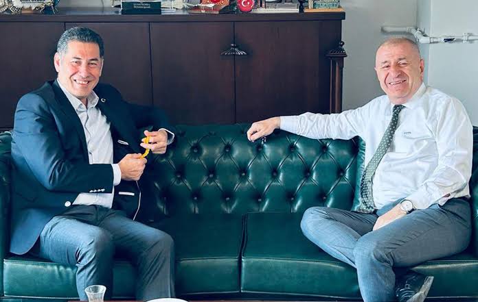 Cuma günü biri Erdoğan ile diğeri Kılıçdaroğlu ile görüştükten sonra bu pozu verdiler ve ardından "plana sadık kal" dediler.

Kimse babamızın oğlu değil evet ama plan halen devrede gibi görünüyor.

Sabredelim ve plana sadık kalalım.