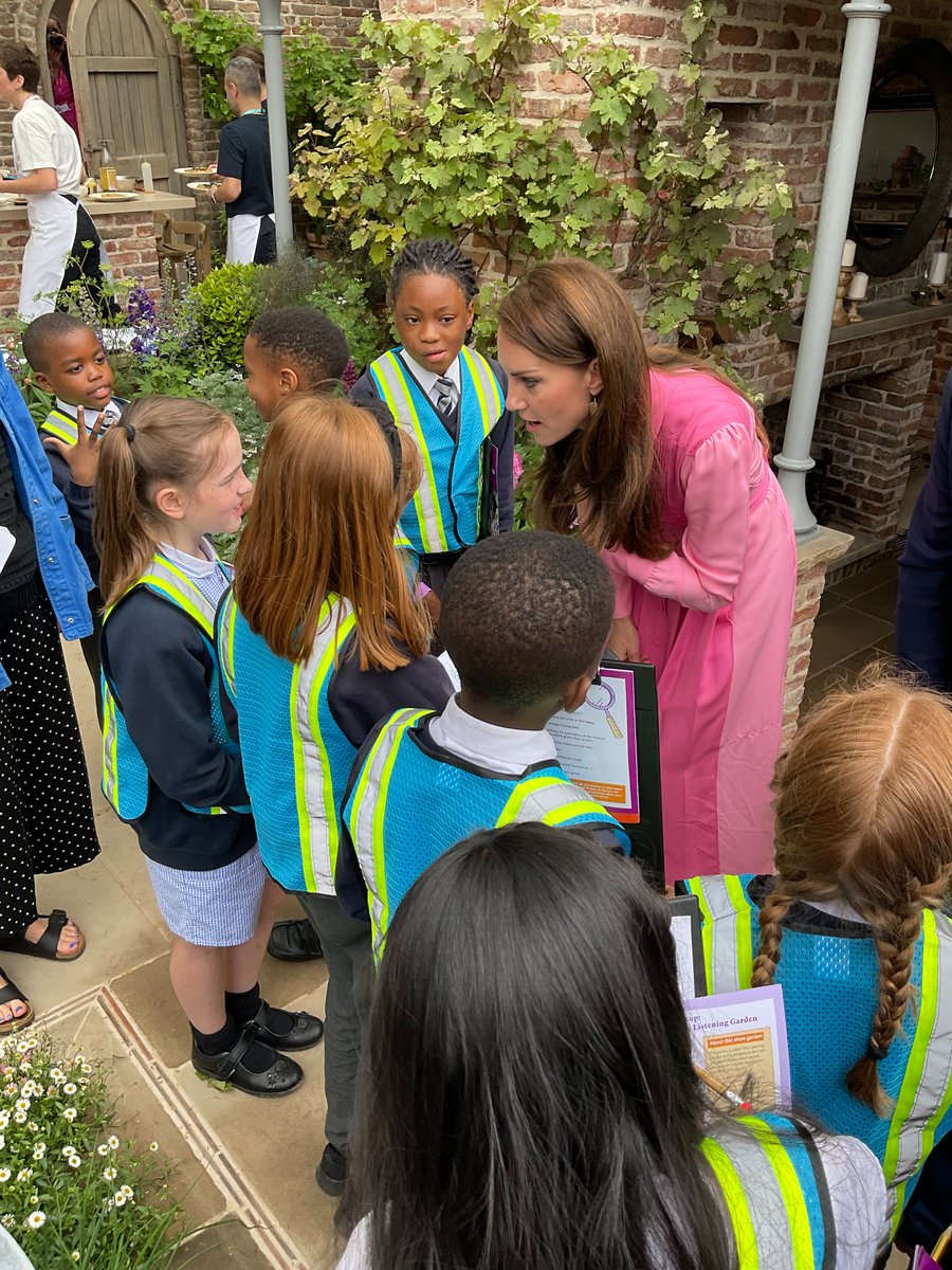 STGPSCamberwell's tweet photo. St George's budding gardeners had an amazing day at RHS Chelsea flower show. We really enjoyed meeting Princess Catherine of Wales, seeing beautiful flowers and enjoying a VIP picnic. Thank you! #RHSChelseaFlowerShow @RHSSchools @SupplementaryEd @Southwark_News https://t.co/IfzUfgIbpz