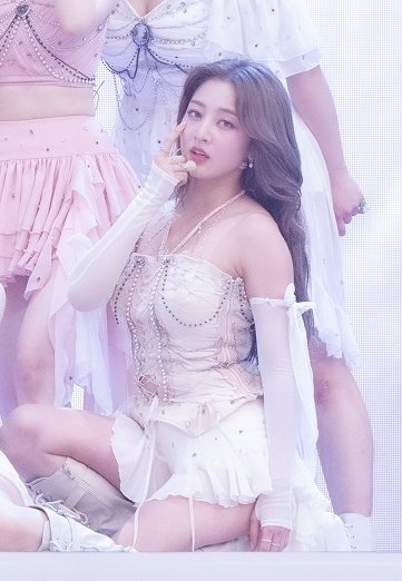 jihyo moments that could kill a sapphic tweet media