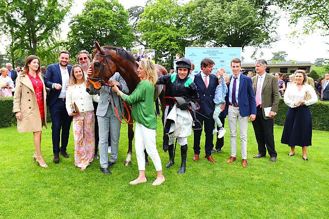 Stéphanie Nigge (@ecuries_nigge) on Twitter photo Retour en images 24h après le sacre de ✨Juntos Ganamos✨ dans le Prix Ferdinand Dufaure Gr.1 à Auteuil 🐎💨💨💨 Toutes nos félicitations à toute l’équipe <a href="/davidcottin/">David Cottin</a> <a href="/FelixdeGiles/">Felix de Giles</a> & à l’ensemble de nos associés. 🏆🍾🥂 Retour en images 24h après le sacre de ✨Juntos Ganamos✨ dans le Prix Ferdinand Dufaure Gr.1 à Auteuil 🐎💨💨💨 Toutes nos félicitations à toute l’équipe <a href="/davidcottin/">David Cottin</a> <a href="/FelixdeGiles/">Felix de Giles</a> & à l’ensemble de nos associés. 🏆🍾🥂