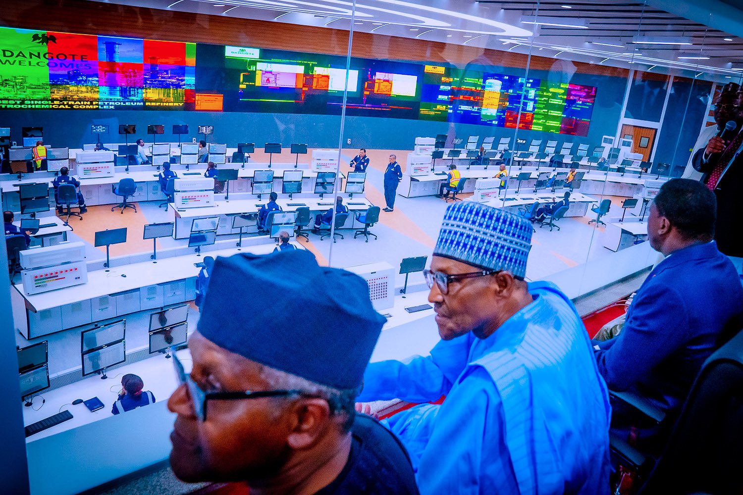 Fwvor4TWIAEPOAp?format=jpg&name=large Buhari commissions Dangote refinery amid high expectations (Photos)