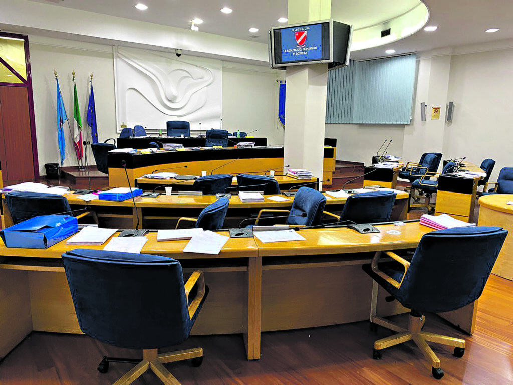 La politica snobba la società civile e si riprende i suoi spazi primopianomolise.it/politica/12329…