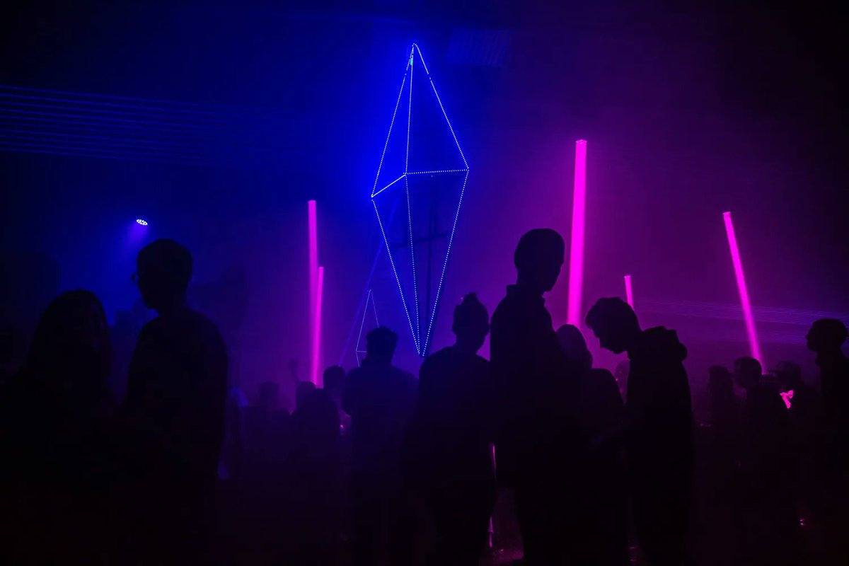 pop_neuro's tweet photo. What is the techno trend is all about?
Let’s dive into the newfound motivation for psychological freedom in the digital world. Techno has more power over our minds than our footwork and it’s because of digital FOMO.

https://t.co/TKHgh1mPWk https://t.co/bPo5UGpomU