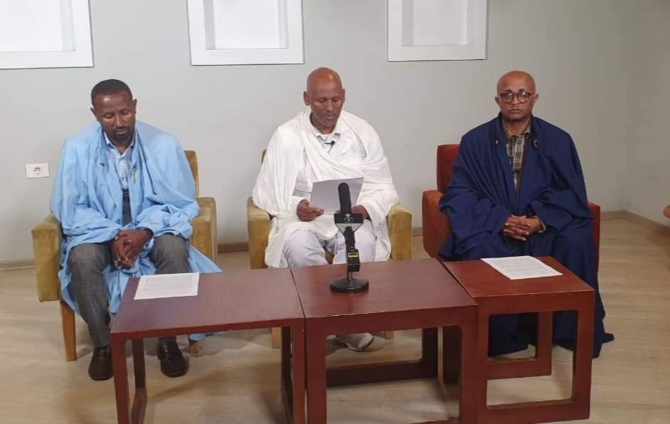 AdebabayMedia's tweet photo. ቀሲስ አክሊል ዳምጠው ታሠሩ
++++
የነገረ መለኮት ምሩቃን ማኅበር ሰብሳቢና የሀገር አቀፍ  የቤተ ክርስቲያን ወቅታዊ ጉዳይ አስተባባሪ ዐቢይ ኮሚቴ ዋና ሰብሳቢ ቀሲስ አክሊል ዳምጠው የፓሊስ  አካላት ነን በሚሉ ሰዎች ከነመኪናቸው መወሰዳቸው ታወቀ። ቀሲስ አክሊል ከትናንት በስቲያ ቅዳሜ በማኅበረ ቅዱሳን ቴሌቪዥን ከሁለት ባልደረቦቻችው ጋራ መግለጫ መስጠታቸው ይታወሳል። የቤተ ክርስቲያን ወቅታዊ ጉዳይ አስተባባሪ ዐቢይ ኮሚቴ በቋሚ ሲኖዶስ የተቋቋመ ሕጋዊ አካል ነው::
