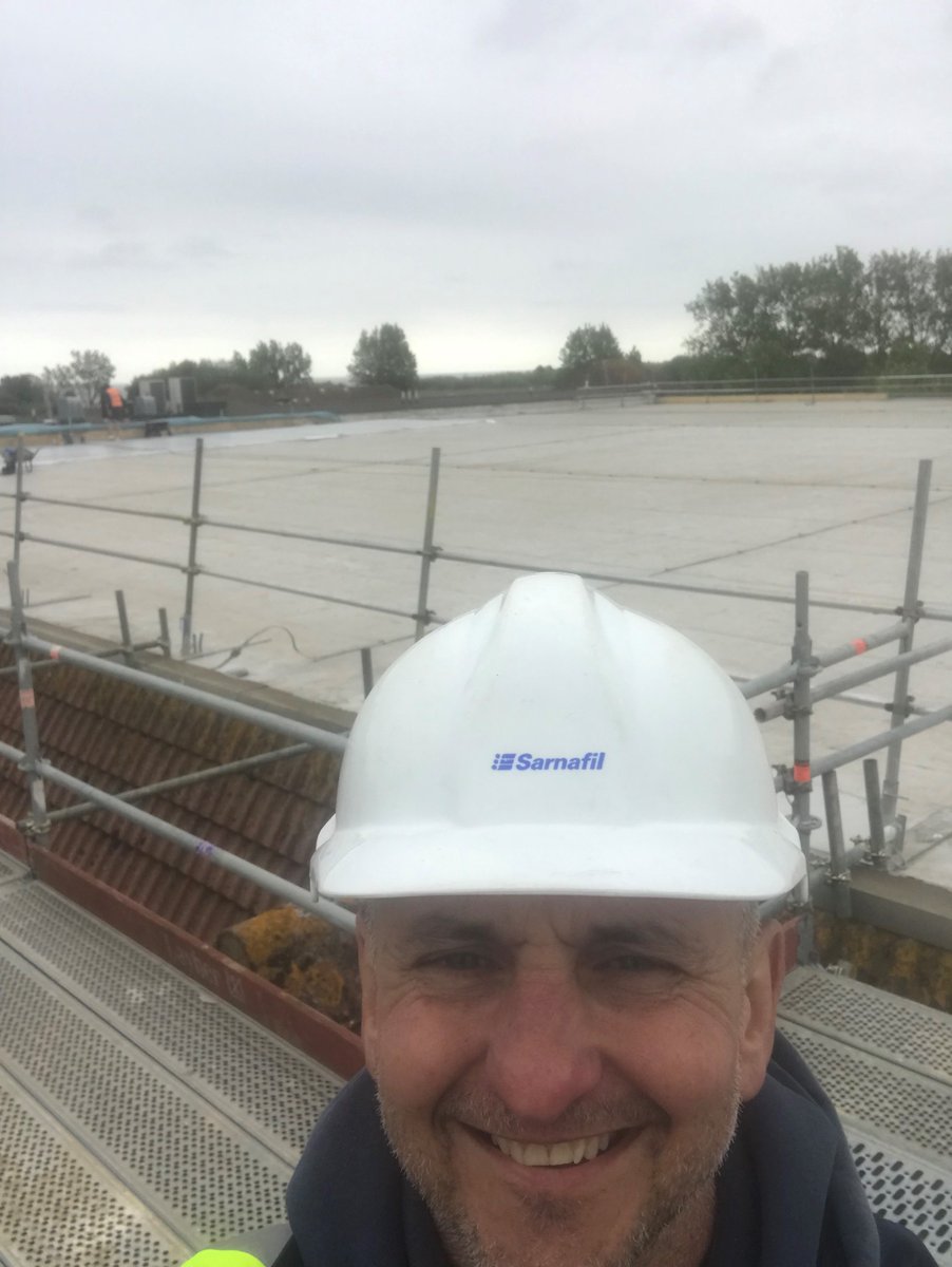gradydean3's tweet photo. On the roof at Potters Resort Hopton with Belmonte Roofing approx 3000m2 of #SarnafilAT starting to go down with great feedback from the guys on site. @SikaLimited https://t.co/YT3pe9saAQ