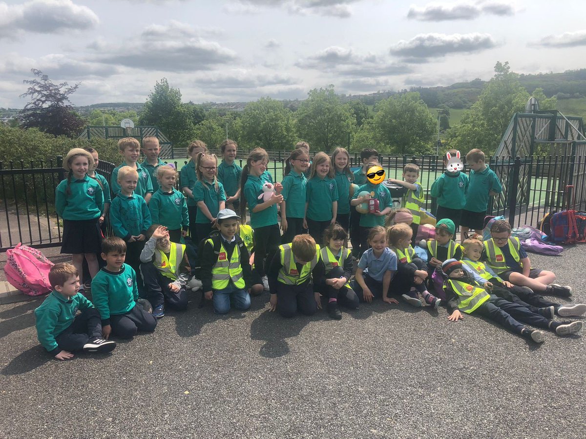 What a lovely day we had today with our @CASEshared partners Creeslough N.S. Seniors walked the Peace Bridge, and Juniors enjoyed a picnic together. We've thoroughly enjoyed our joint shared education journey and are sad to see it come to an end. #SharedEd