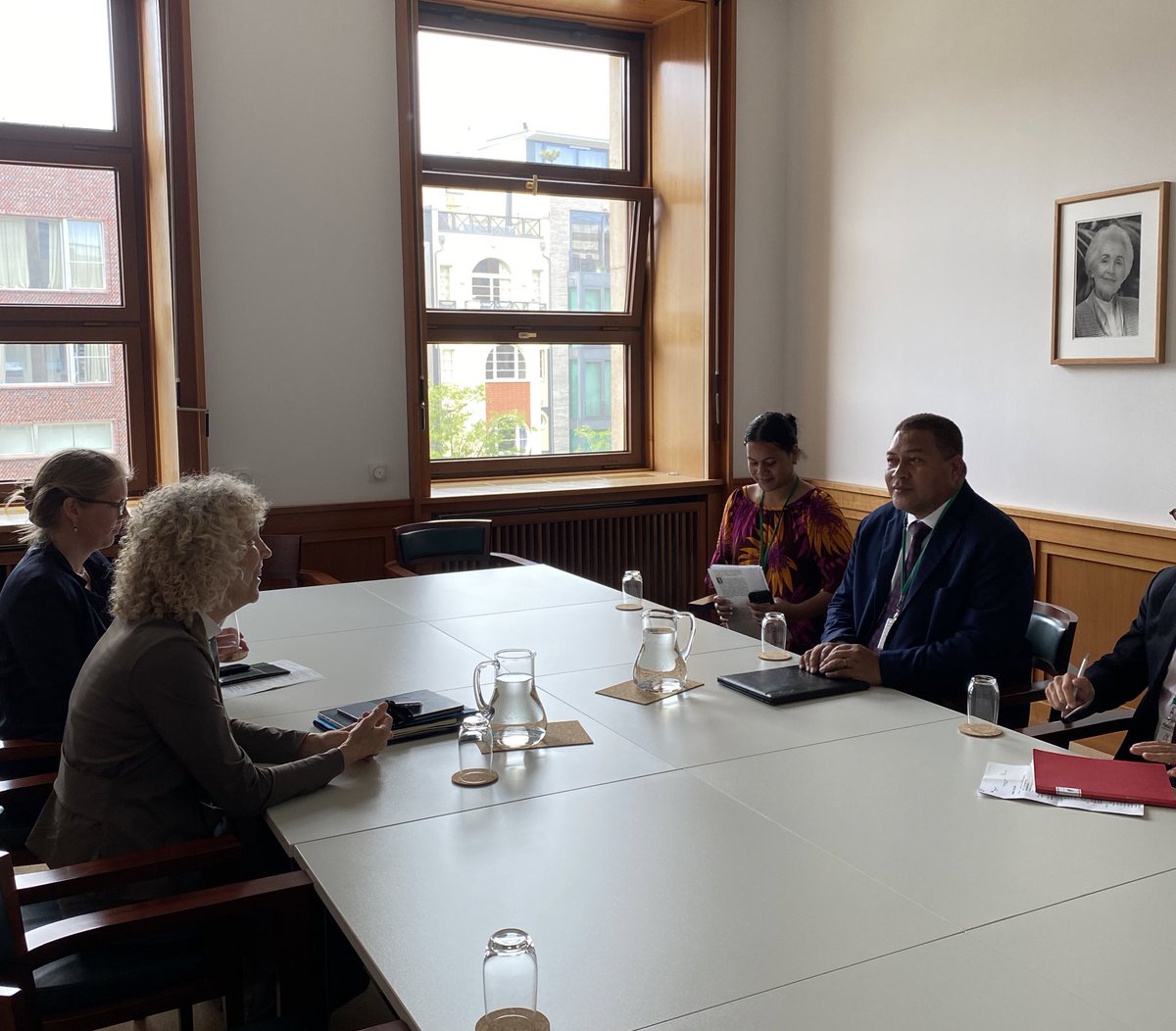 climatemorgan's tweet photo. Great to meet with Tuvalu‘s Envoy @samuelu_Laloniu!
The #climate crisis is an imminent threat to Pacific atoll nations!
This is why 🇩🇪 is supporting the #RisingNations Initiative to find new approaches to protecting heritage & statehood. (1/2) https://t.co/DRQx8pThUT