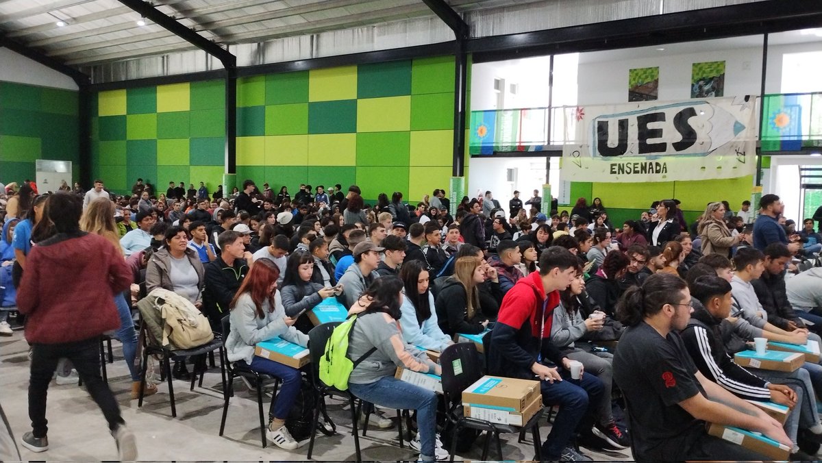 DTE_region01's tweet photo. Entrega de 600 Netbooks del programa Conectar Igualdad Bonaerense en Ensenada.
Políticas públicas de inclusión, para que más estudiantes de las escuelas secundarias tengan acceso a las TIC.💻📱 @AlbertoSileoni @ClaudiaBracchi1 @salbarracin @DTE_BA https://t.co/2ZpsidEpsr