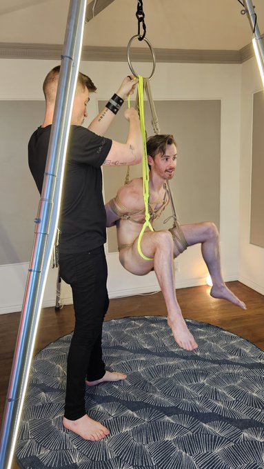 Just hanging out with @DomEllliot during my latest livestream. Literally. 😄 https://t.co/VReoTP97NV<a class="tags" target="_blank" title="On Twitter" href="/?out=eyJ0eXAiOiJKV1QiLCJhbGciOiJIUzUxMiJ9.eyJpYXQiOjE3MTUwNTc5NjQsImlzcyI6InR3cG9ybnN0YXJzLmNvbSIsIm5iZiI6MTcxNTA1Nzk2NCwiZXhwIjoxNzQ2NTkzOTY0LCJyZWRpcmVjdF91cmwiOiJodHRwczovL3R3aXR0ZXIuY29tL0RvbUVsbGxpb3QifQ.LKy9h3nRs4Ffrex2Ng7AQL16COg3cgmba8rBhq4-ohRaLX7eCLPXMR_uDsTliFeLJQaKxHDO55oBTTMTNHMI1A">@DomEllliot</a>