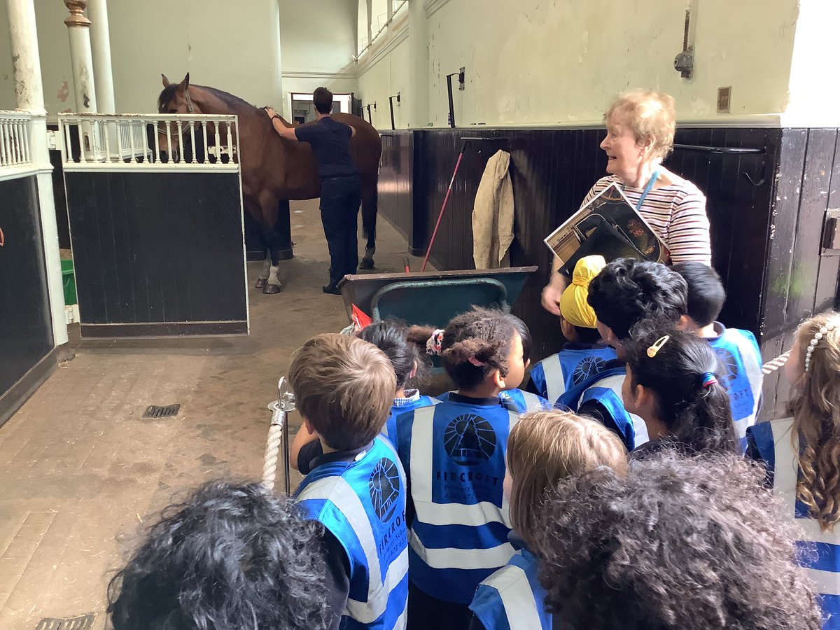 Thank you to the Buckingham Palace Royal Mews <a href="/RCT/">Royal Collection Trust</a> for such a warm welcome and exciting workshop today! Our highlights were the #GoldStateCoach and of course, the horses 😍🐴 <a href="/fircroftSW17/">Fircroft Primary</a>