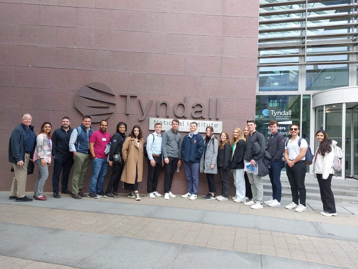 18 visitors from @babson to the @TyndallInstitut. The focus on the day was on business education through an entrepreneurial lens. Conversations ranged from our photonics centre and its activities, commercialization, personal experiences further development. #business #education