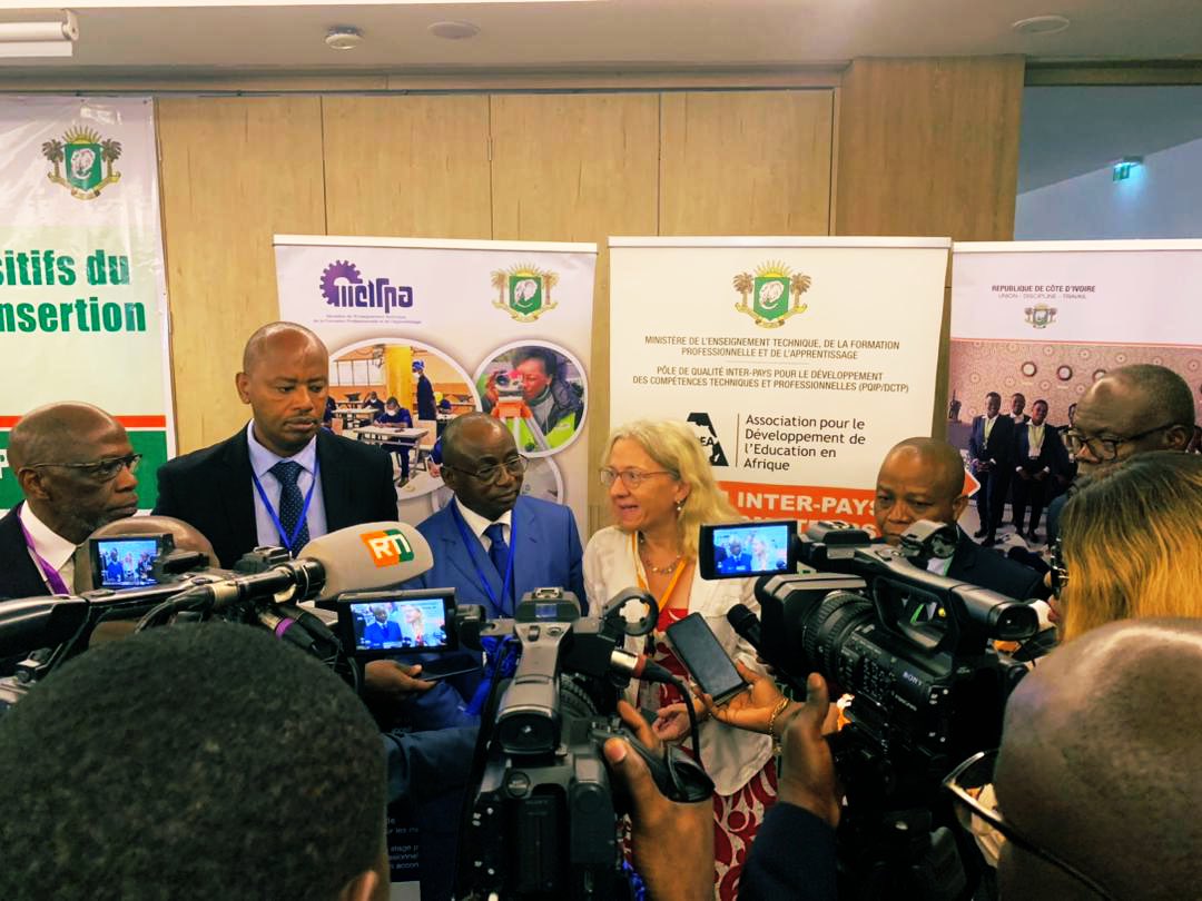 AmbSuisseCI's tweet image. Ouverture, avec SEM @NKoffi_METFPA , du Forum sur les dispositifs de formation professionnelle pour les pays de l’UEMOA. La 🇨🇭 finance ce partage d’expertises et de systèmes pour trouver des solutions innovantes; un sujet crucial pour le futur de la jeunesse en 🌍. #CIVedu