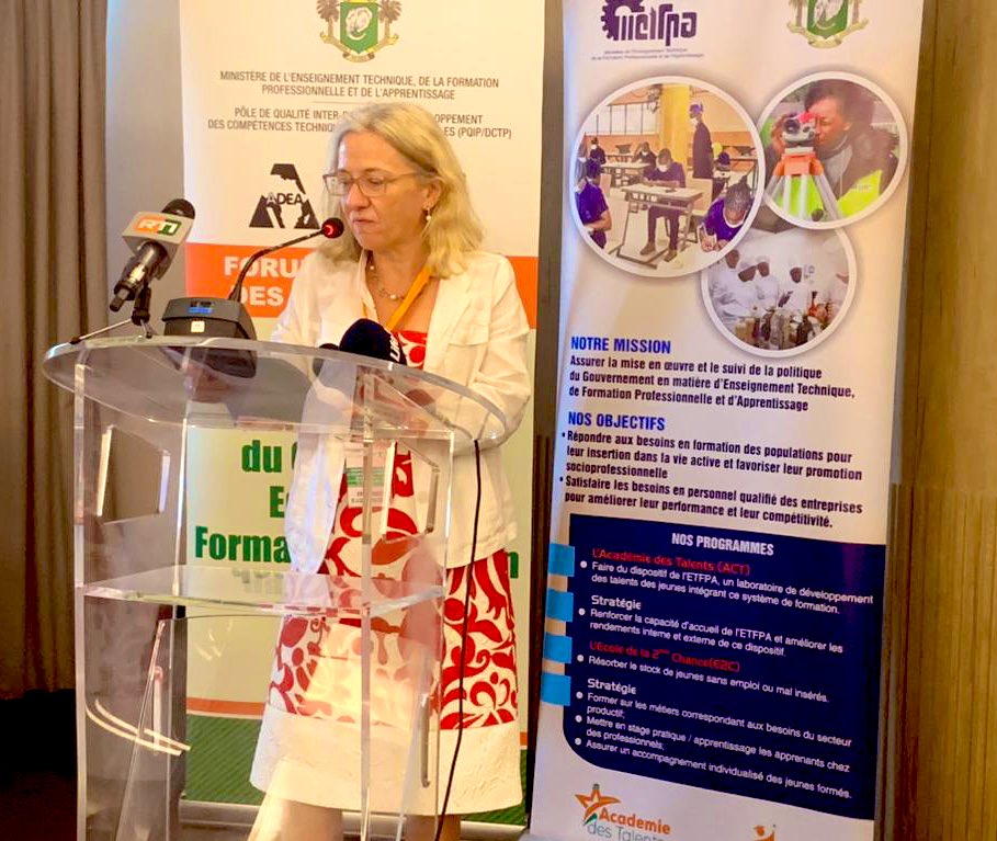 AmbSuisseCI's tweet image. Ouverture, avec SEM @NKoffi_METFPA , du Forum sur les dispositifs de formation professionnelle pour les pays de l’UEMOA. La 🇨🇭 finance ce partage d’expertises et de systèmes pour trouver des solutions innovantes; un sujet crucial pour le futur de la jeunesse en 🌍. #CIVedu