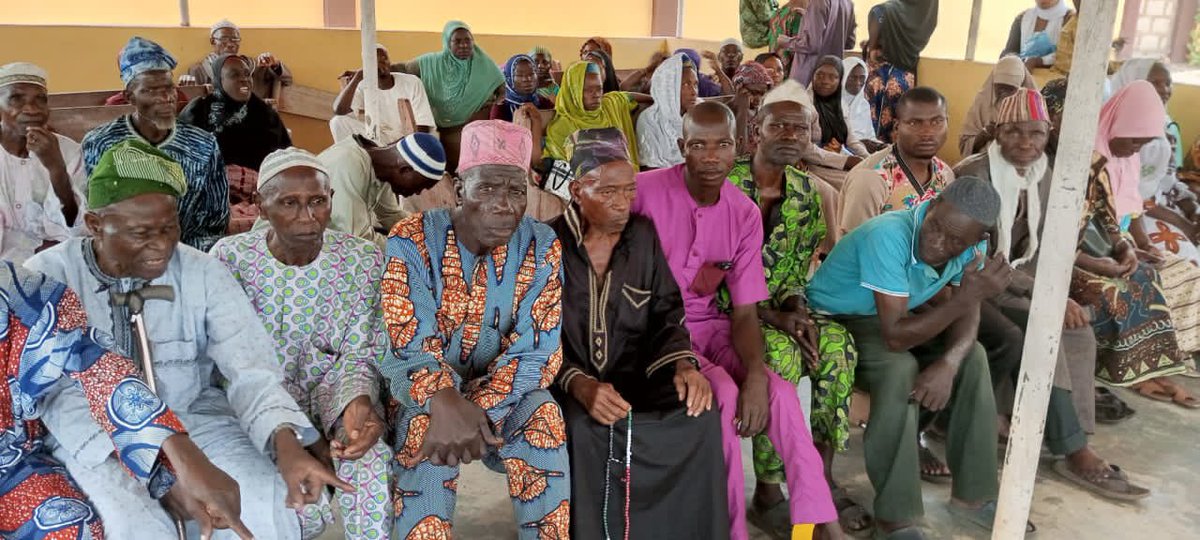 Oyshia_oy's tweet photo. Second Phase of Basic Healthcare Provision Fund Enrolment at PHC Isale Tábà, Saki West.
#photosplash
#oyshiadéìròrùndé
#oyshia
#bhcpfenrollment https://t.co/6nuswdRYKH