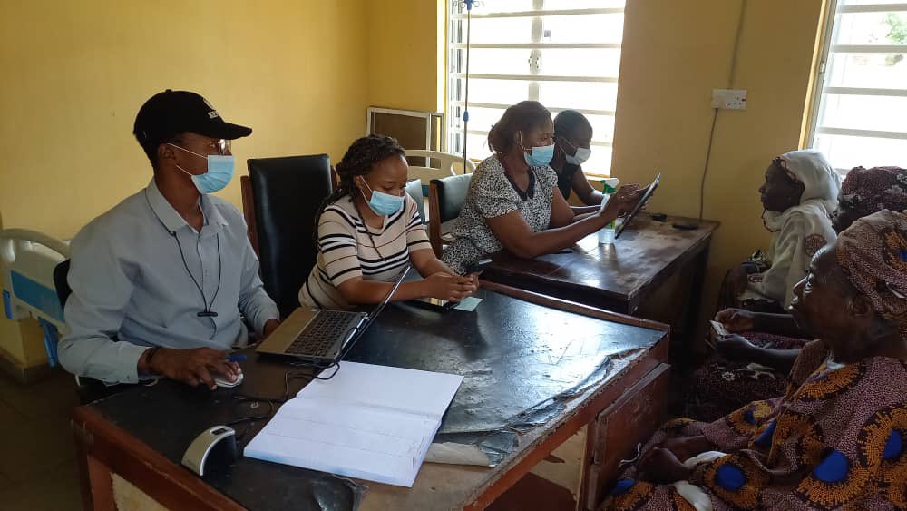 Oyshia_oy's tweet photo. Second Phase of Basic Healthcare Provision Fund Enrolment at PHC Isale Tábà, Saki West.
#photosplash
#oyshiadéìròrùndé
#oyshia
#bhcpfenrollment https://t.co/6nuswdRYKH