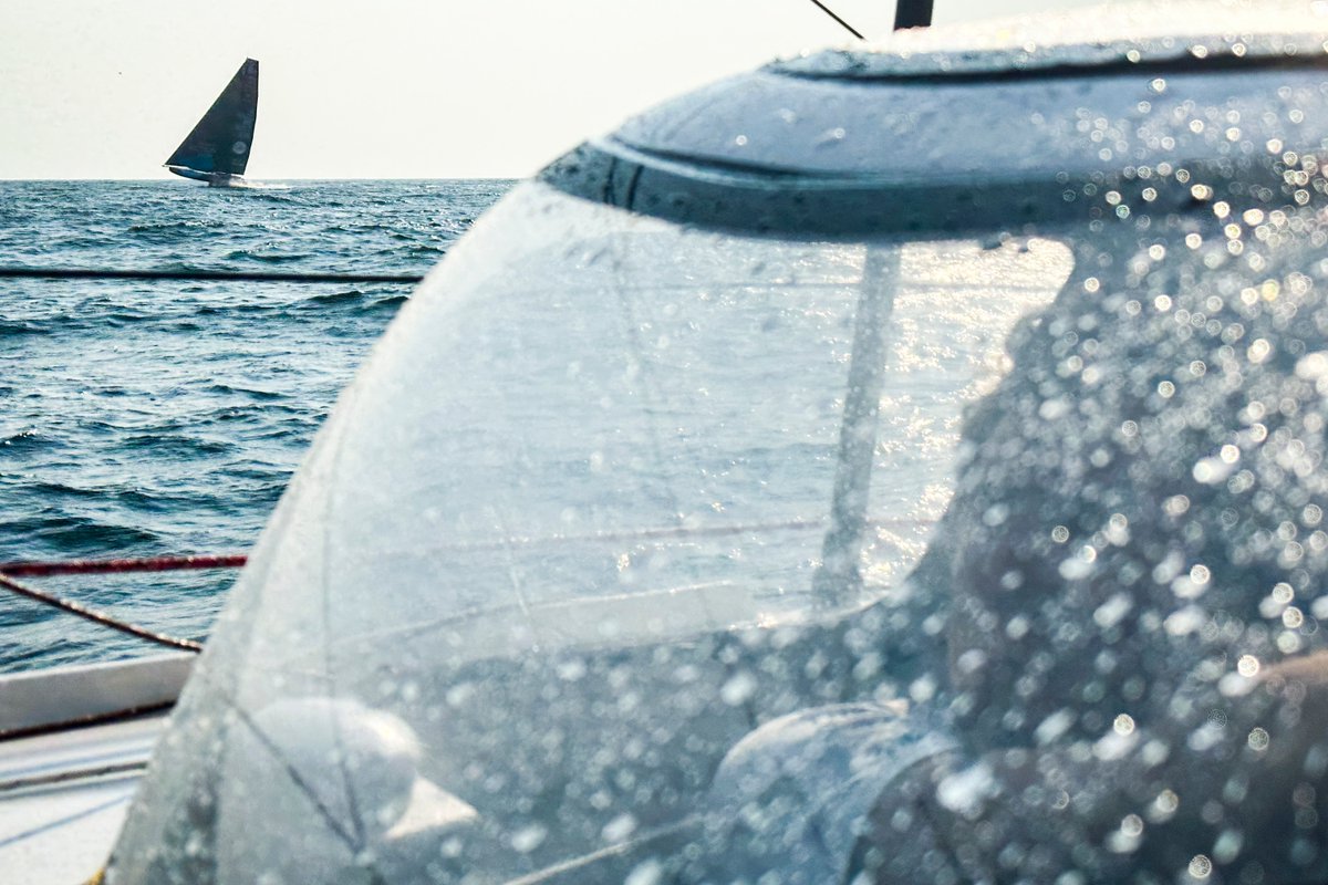 ImocaGS's tweet photo. 💥@11thHourTeam takes an advantage at the end of the day 1 of the #Leg5!
@TeamHolcimPRB is just 7 miles behind, followed by @team_malizia and @biothermsailing after.
More infos here 👉 https://t.co/JQBwl9wmEO
#IMOCA @theoceanrace https://t.co/HVV2Dby54L