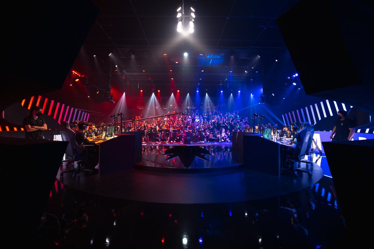 CBLOL's tweet photo. Qual confronto da primeira rodada do #CBLOLDiff você está mais NO HYPE pra ver? 👀

@paiNGamingBR 🆚 @LOUDgg 
@libertyesports 🆚 @INTZ 
@kabumesports 🆚 @losgrandesgg 
@fluxogg 🆚 @VivoKeyd 
@REDCanids 🆚 @FURIA 

📺 10 de junho, 13h, ao vivo em nossos canais https://t.co/Tf6XxOZHfa