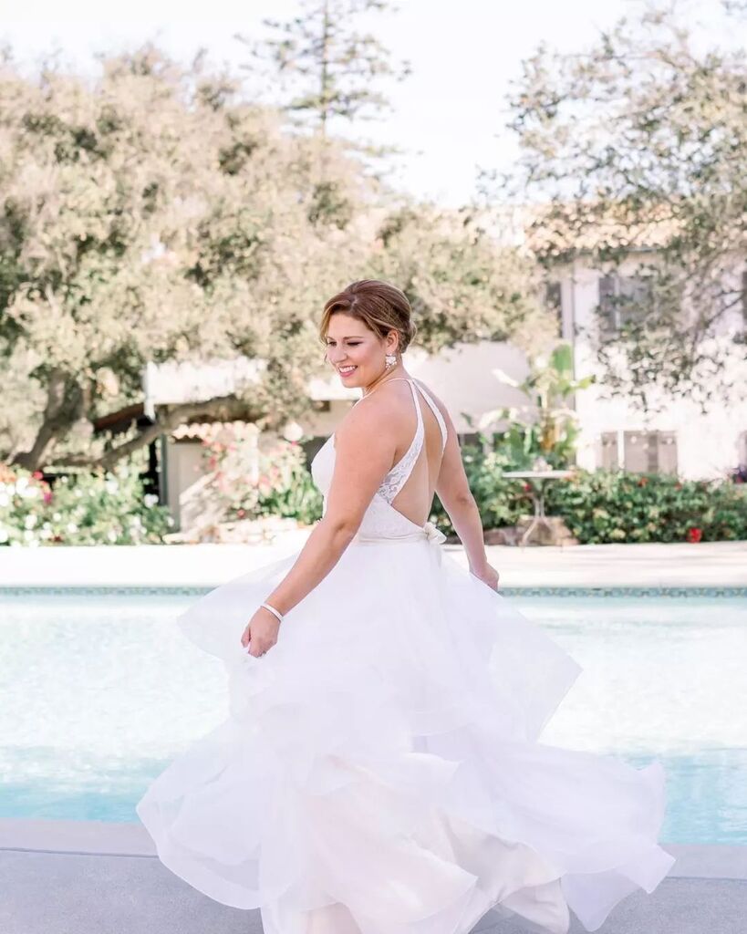 Wedding dress perfection! 🤍👰 

Planning, Floral + Design: @burlapandbordeaux
Venue: @quailranch
Photography: @teresamariephotos
Cake: @skiffscakes
DJ + Photobooth: @djzekesb
Catering: @commandperformancecatering
Transportation: @marsvaletshuttle

#weddingflowers #weddingflow…