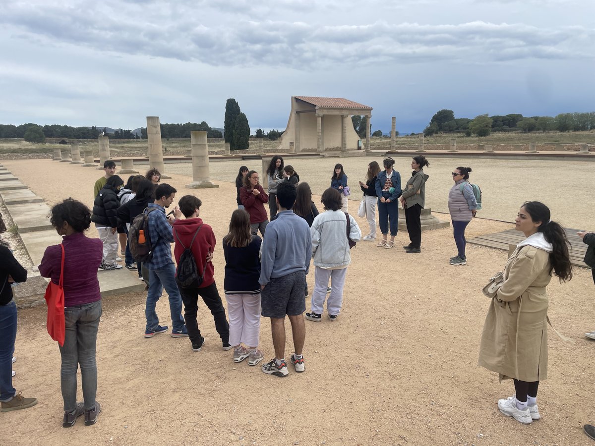 Museu d'Arqueologia de Catalunya (@macarqueologia) on Twitter photo Durant els 3 dies, el grup d’estudiants d’arquitectura i animació va combinar les sessions de treball amb visites al jaciment acompanyats per arqueòlogues del museu, i una xerrada sobre l’evolució del conreu i consum del vi a l’Empordà de la mà de Glops d'Història <a href="/vitisapiana/">Glops d'Història</a>. Durant els 3 dies, el grup d’estudiants d’arquitectura i animació va combinar les sessions de treball amb visites al jaciment acompanyats per arqueòlogues del museu, i una xerrada sobre l’evolució del conreu i consum del vi a l’Empordà de la mà de Glops d'Història <a href="/vitisapiana/">Glops d'Història</a>.