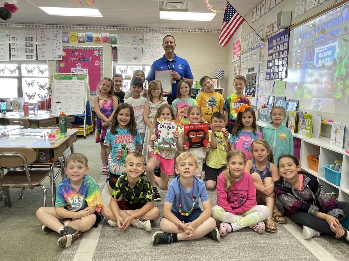 ScottRoweEdD's tweet photo. 5 yrs ago I began my reading journey in @amygoldstein23 class @MackebenElem. How fitting for my final stop on this journey in @Dist158  to be with her as well. I have loved this part of my job &amp; ALL of the Ss I have been able to connect with. https://t.co/L67bOgphBA