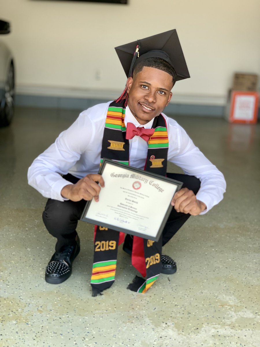 Something positive for your TL.. 2019 College Graduate, Degree in IT. #BlackTechTwitter #ClassOf2019 🎓