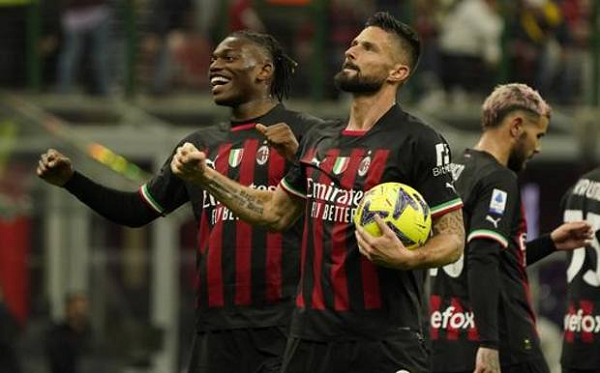 milanadictos's tweet photo. 100 millones para el nuevo Milan

https://t.co/rvxv1ZNw1C https://t.co/Cd7fUISm1Y