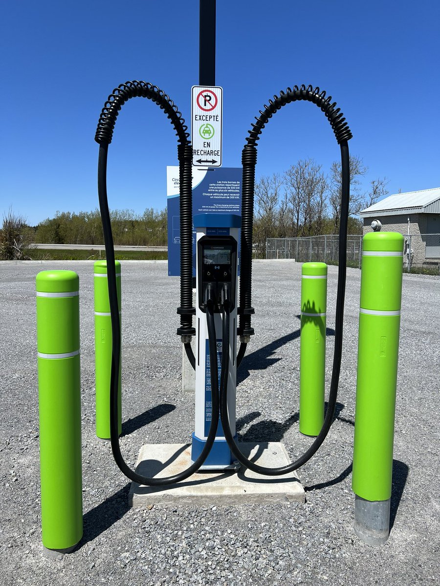 poffule2's tweet photo. 10/10 Now charging on @KempowerOyj in Rivière-du-Loup, Québec! Extremely easy to use with a max of 300A, got a Shell and a St-Hubert right by the highway. @RateYourCharge Excited to see them coming to North-America https://t.co/3yRb9trJC4