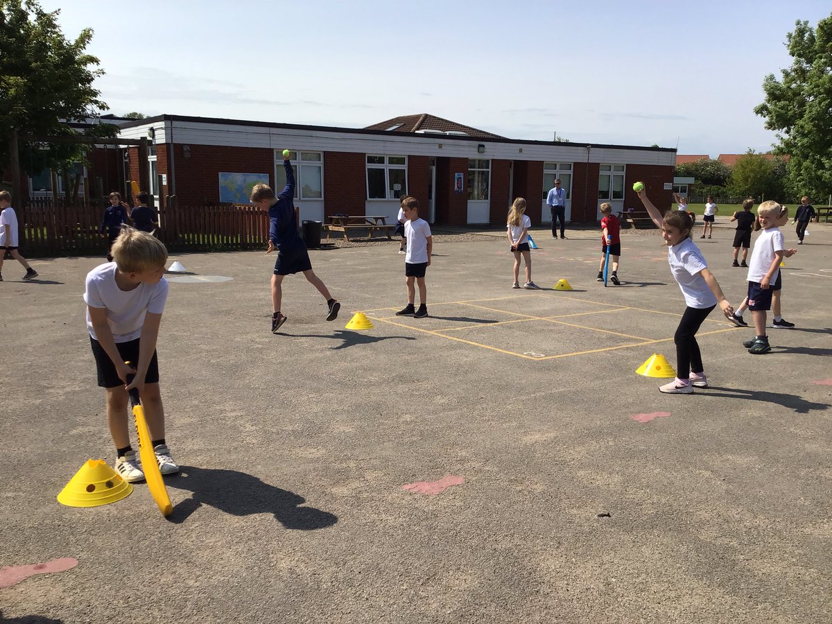 Anyone for cricket? #TockYear2 showed off some fab cricket skills and team spirit in the sunshine today. Well done, super proud of how your skills have come on. #TockPE <a href="/Tockwithcofe/">Tockwith CE Primary Academy</a>