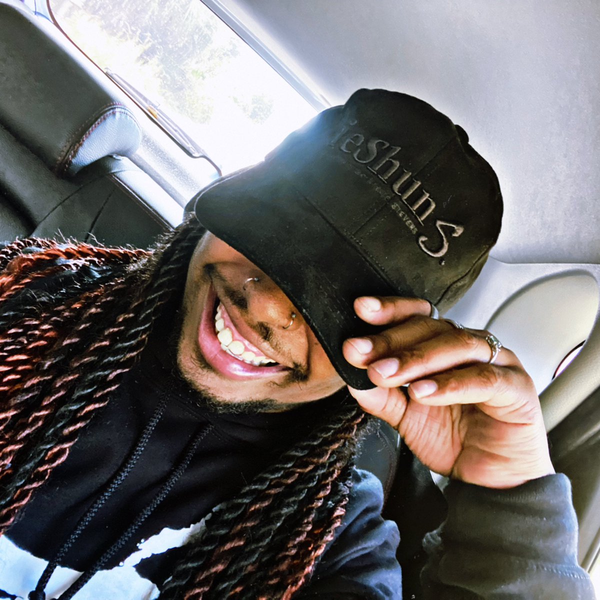 JhayceOfSpades's tweet image. RT this picture with a selfie of you in a car📸💫✨ #ClickFlash