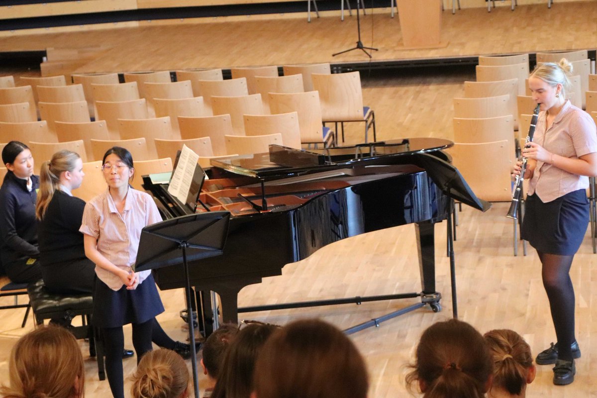 benendenschool's tweet photo. Leaving Scholars' Stunning Sayonara

Leaving Six Two (Year 13) Music Scholars Caitlin, Lucy, Amelia and Lucy recently gave their final Lunchtime concert before departing for their study leave.

Read more: https://t.co/q9XXwxwzLC https://t.co/SqWePf63JS