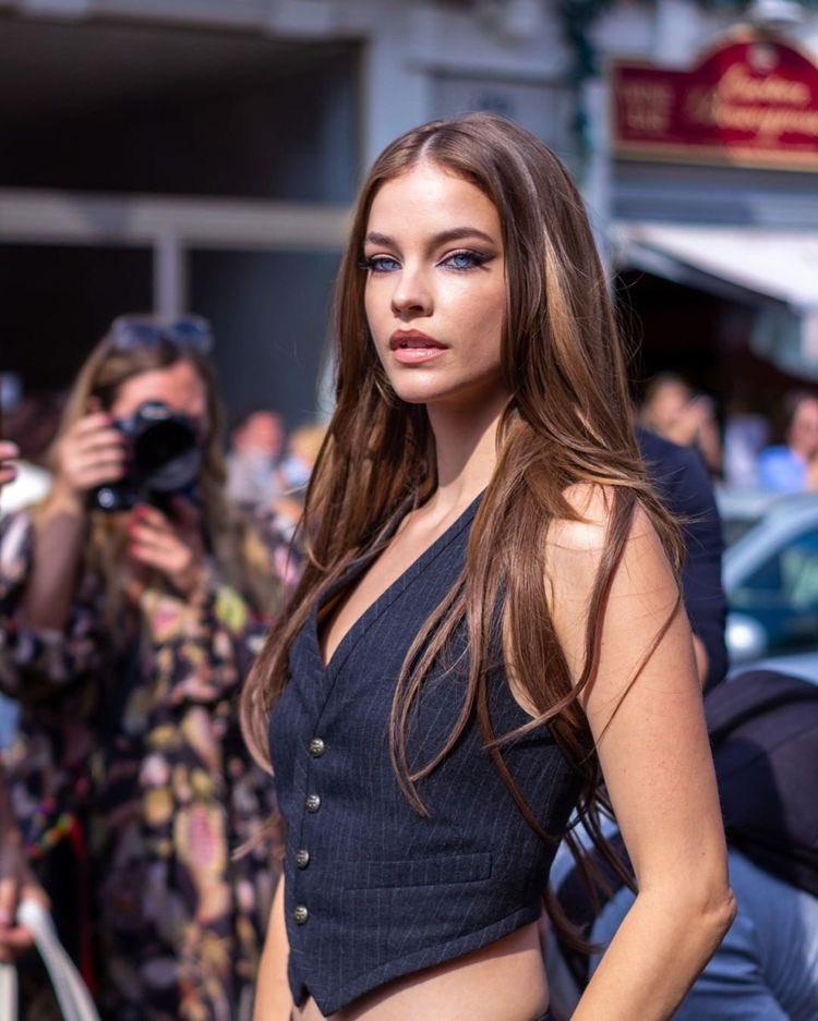 #openfollow 
Hi this is Barbara Palvin known as Day, my first acc is <a href="/daylieght/">𝐝𝐚𝐲</a> i would to have a new friends here, please kindly to Retweet this tweets thankyou so much☺️