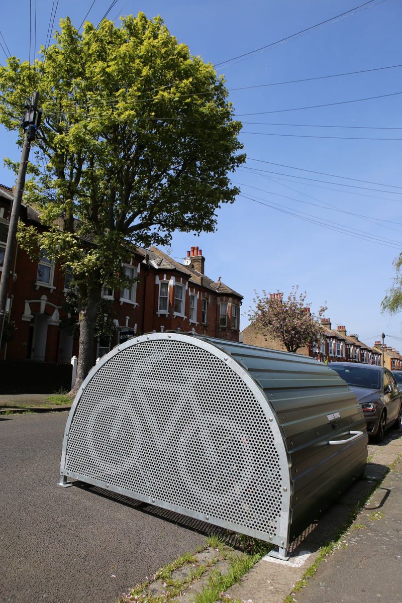 🚲 We've launched our #LewishamClimateActionInvestment - which aims to raise £1m to fund sustainable transport projects in the borough.

📈 You can invest from £5 and earn 4.3% interest a year. 

Read more: lewisham.gov.uk/articles/news/…

Capital at risk.