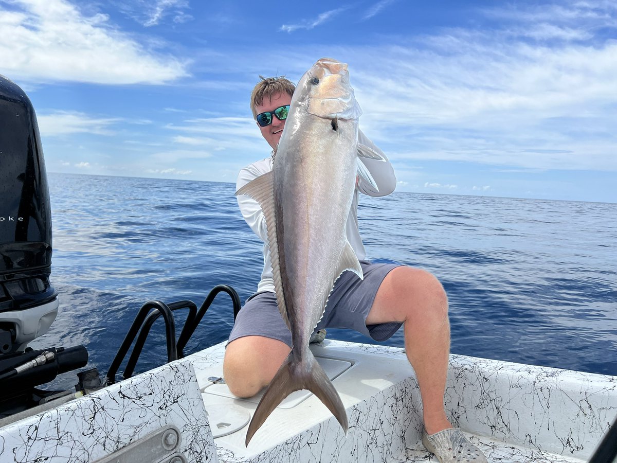 Terry33093's tweet photo. Ohl girl with shoulders #DargelBoats https://t.co/86hnmUhJ7P