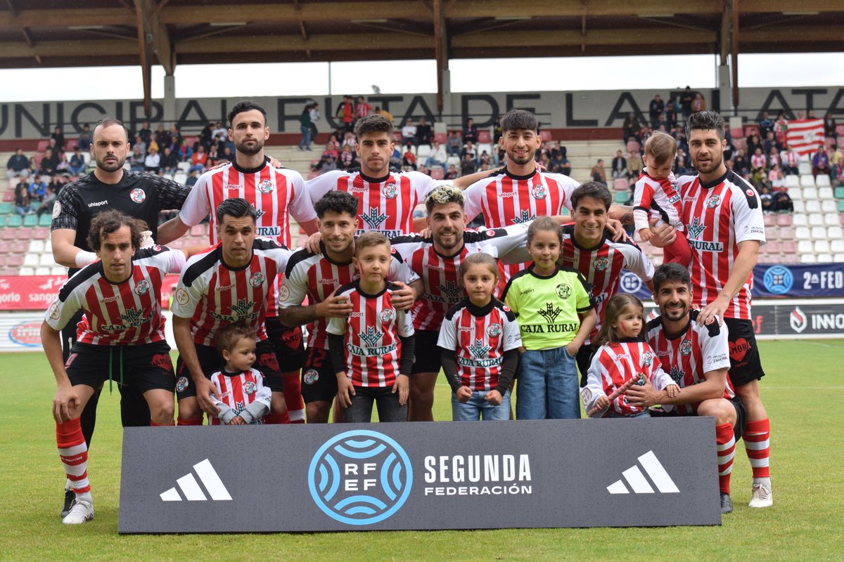 Zamora 0-0 Alavés b ⚽️ 

Gran esfuerzo del equipo en la primera batalla de esta eliminatoria de play off 🫡 

Muchas gracias afición por el
apoyo , que bonito es ver el Ruta así ❤️🤍

Deseando que llegue el domingo ya , vamos <a href="/ZCFoficial/">Zamora CF</a> 👊🏽