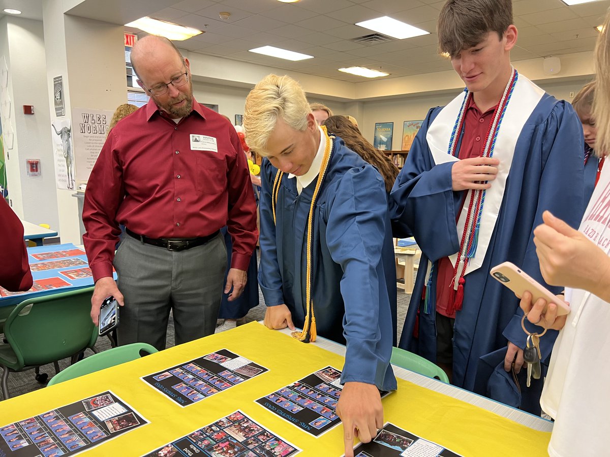 KellerISD's tweet photo. .@WillisLaneES warmly welcomed returning graduates to campus, inviting them to stroll down memory lane. Seniors were treated to a parade through the hallways and were met with enthusiastic applause and plenty of high-fives from their fellow Wranglers. #CelebrateKISD #KISDGrad23 https://t.co/km81mKRWoX