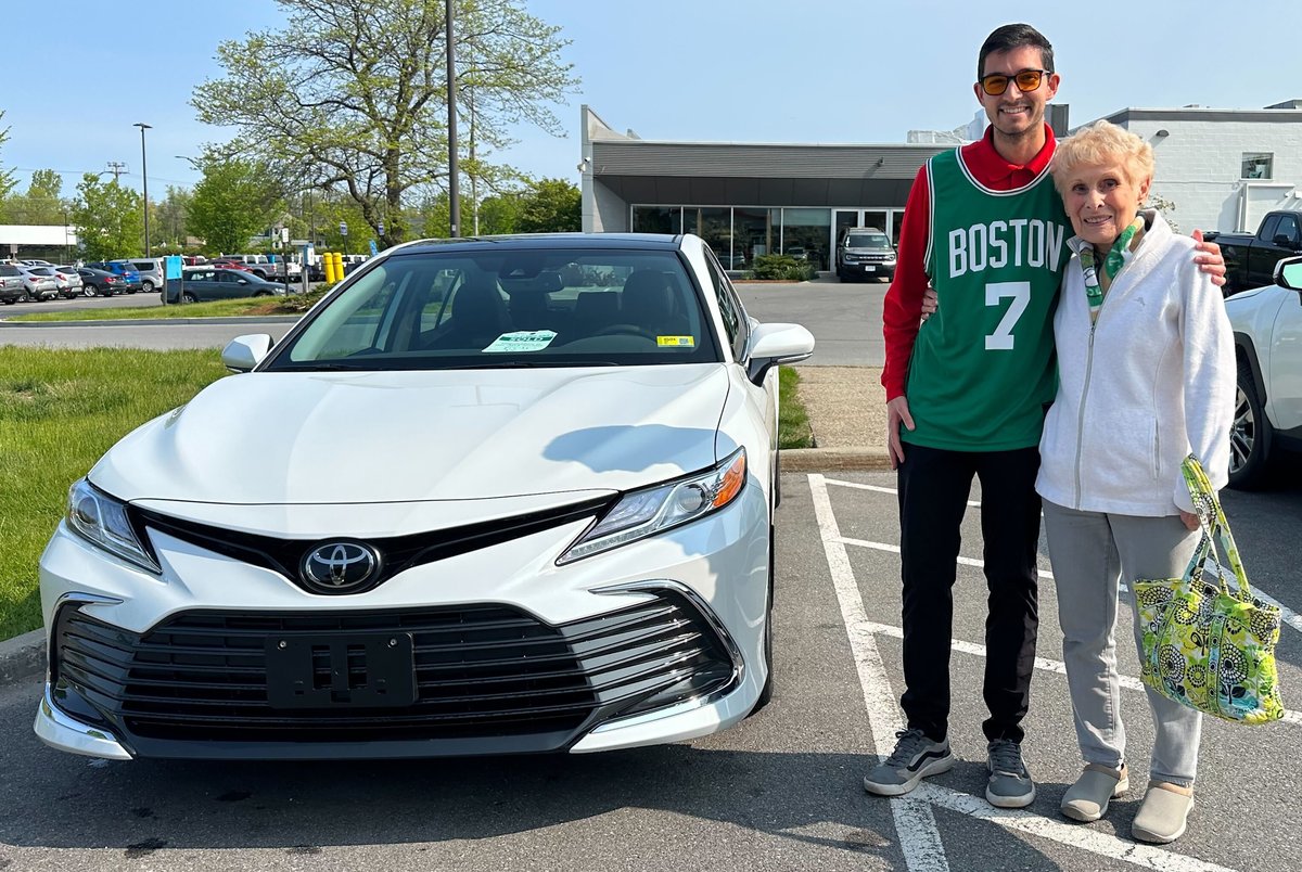 Happy #NewCarDay to Evelyn! She joined the #CamryClub, and took home this beautiful white 2023 @Toyota Camry, picked out with some help from her fellow @celtics fan, Joe Agresti - Congrats!

Learn more about Joe & check out his reviews on @DealerRater: bit.ly/3cDCuW8