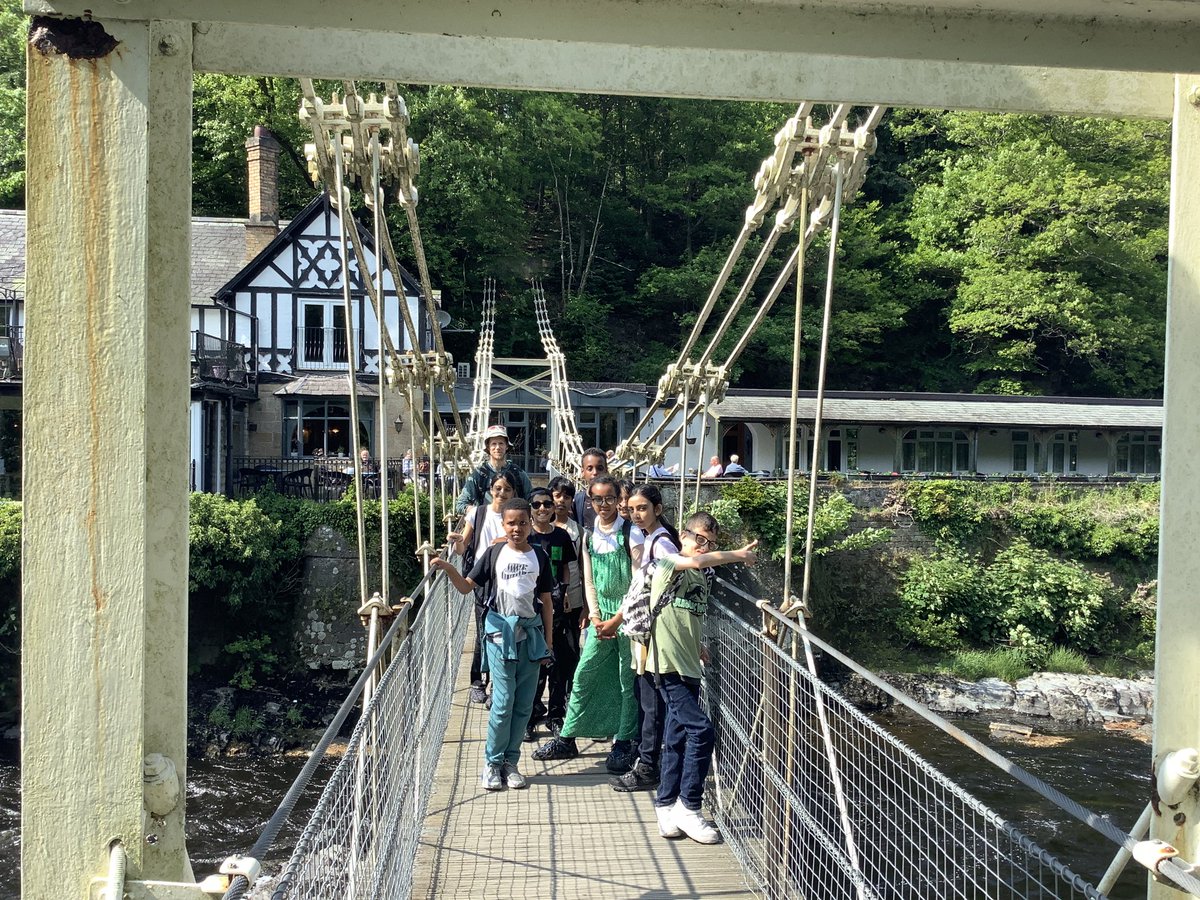 virginiaprim1's tweet image. Team Birch have enjoyed exploring the local area around  Bryntysilio this afternoon, they crossed the chain bridge and walked along the canal #year6 #wales #adventurelearning