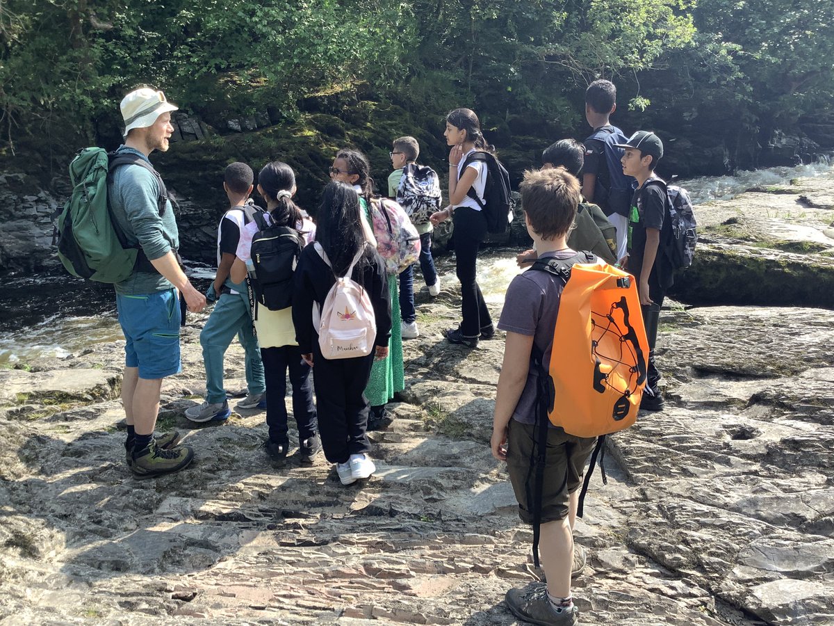 virginiaprim1's tweet image. Team Birch have enjoyed exploring the local area around  Bryntysilio this afternoon, they crossed the chain bridge and walked along the canal #year6 #wales #adventurelearning