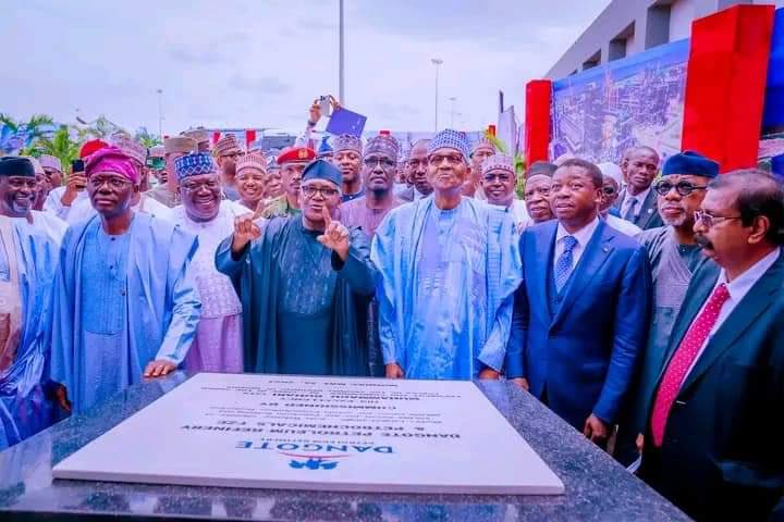 nigeriantribune's tweet photo. PHOTOS: Buhari Inaugurates $18bn Dangote Refinery
——
President Muhammadu Buhari has  inaugurated Dangote Petroleum Refinery in Ibeju-Lekki, Lagos, which was constructed at the cost of $18 billion. https://t.co/7JbwTklwW3