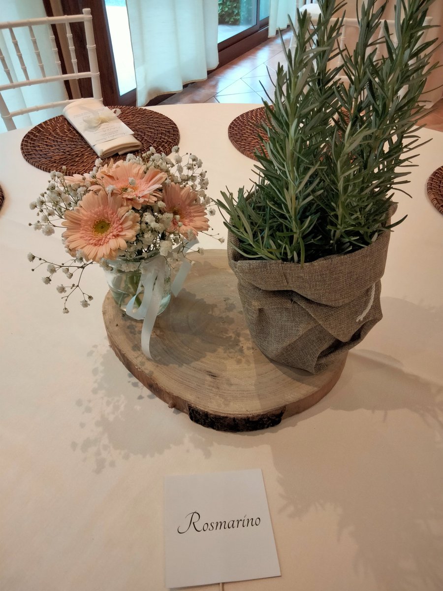 lorchideafiori's tweet photo. Una grande #cerimonia per una stupenda #coppia di #sposi 
#weddingday  #matrimonio #lorchideafiori https://t.co/rEfCEGDunQ