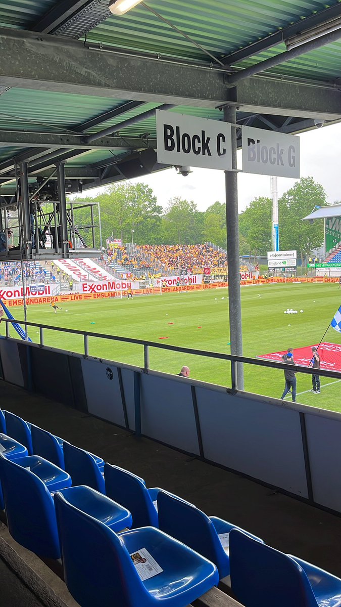 Scttysprts's tweet image. Ein letztes Mal 3. Liga im Emslandstadion (vorerst). Passend dazu steuert Dynamo einen vollen Gästeblock bei. Ich hab Bock, auch wenn es für Meppen nur noch um die Ehre geht #SVMSGD #ndsvm