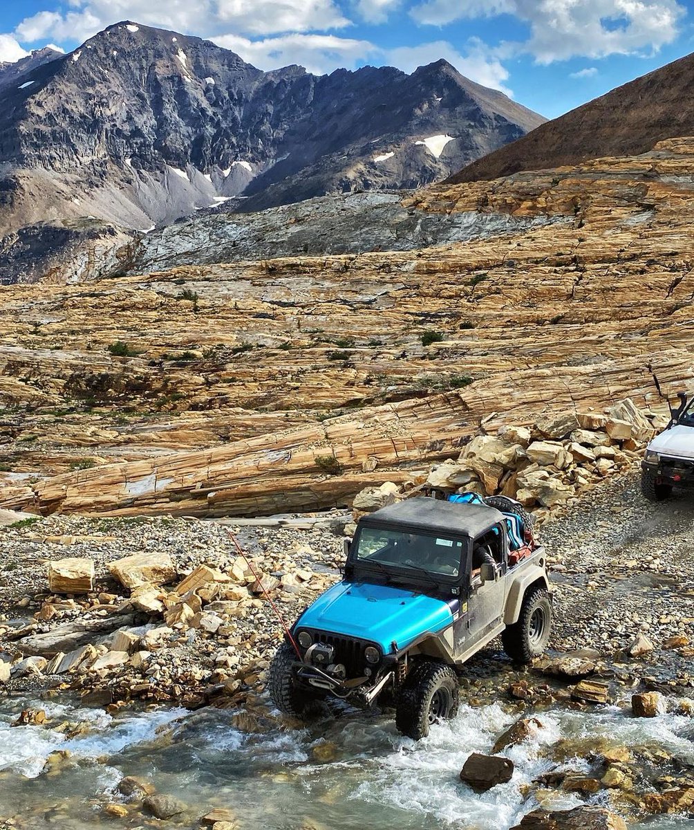 metalcloak's tweet photo. @mountainjeepmike what an awesome photo.
One of the coolest spots I’ve been to, the sculpting done by the glacier here is surreal. Makes a person feel pretty small.
#jeep #adventures #glacier #rockymountains #jeeep_obsession #mountainbound #instajeepthing #sevenslotsociety https://t.co/K85XhKlmRk