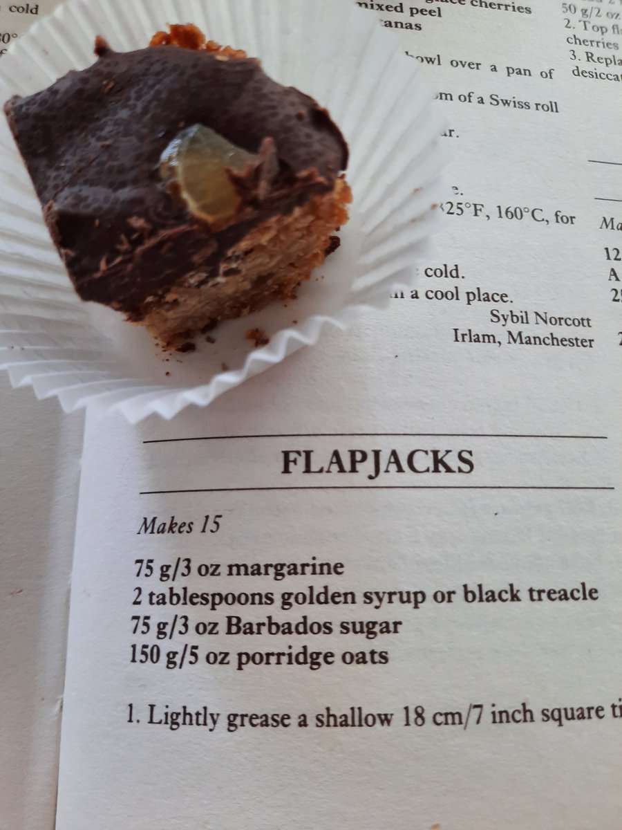 LymphomaLass's tweet image. So, do you bake🍪, and what are your favourites, whether you like baking yourself or just enjoy eating 😋 what others cook...?  Please do tell me in the comments.
Thanks! 
Sam aka LymphomaLass xx
#bakingcakes   #flapjacks  #macaroons  #almondbiscuits  #chocolateflapjacks  #ginger