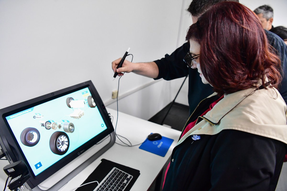SecTrabajoAR's tweet photo. Esta tecnología se incorporó a través del #MTEySS en colaboración con #SMATA, desde una propuesta de formación basada en la Economía del Conocimiento 👩‍💻 https://t.co/wDkyUKST8k