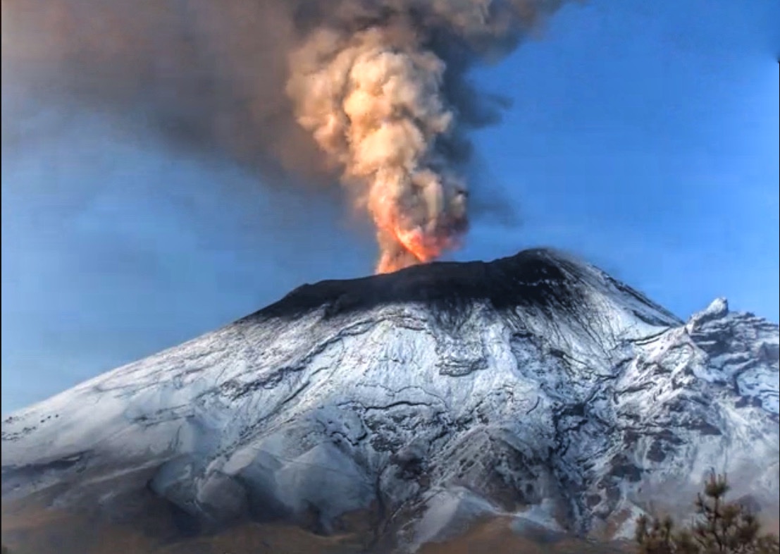 jlcharfen's tweet photo. #Popocatepetl #charfen despues del amanecer de hoy !!! #volcano #VolcanPopocatepetl https://t.co/gAzG7YuARS