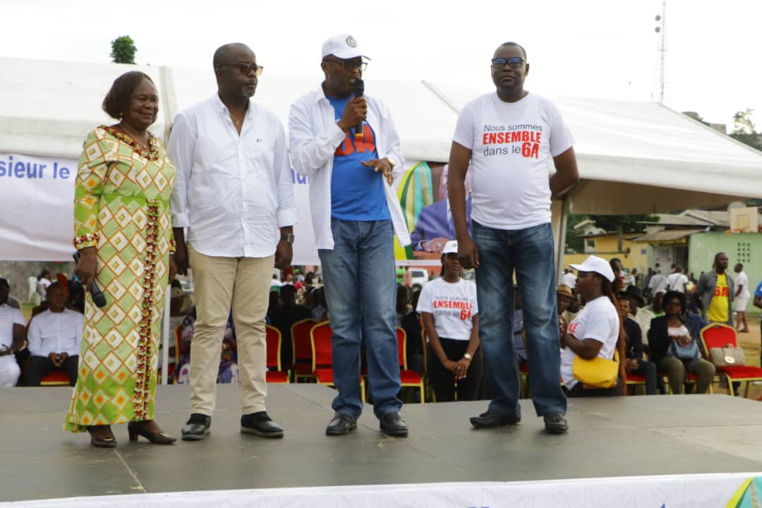 Smndong's tweet photo. Le samedi dernier, les populations du sixième arrondissement de #Libreville ont décidées de célébrer un des leurs, @ericjoelbekale , nommé au gouvernement de la République.
MERCI au Président de la République, SEM @PresidentABO , #montypo.
#continuons https://t.co/g0kdGsZPOK