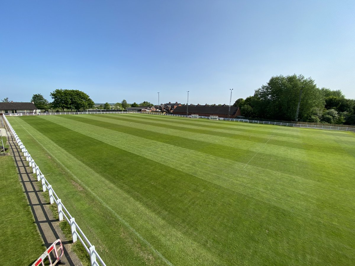 CarelFourie015's tweet image. Making a head start all worth while @1902Hsfc 🌱Verti-cut 2mm width ways then brush 1mm length ways getting OM out ready for seed @DennisMowers Wednesday will see me spray @HeadlandAmenity #ascoflex #protec #clipless Busy time ahead so put hot tub in place ready @leicsfa @utdcos