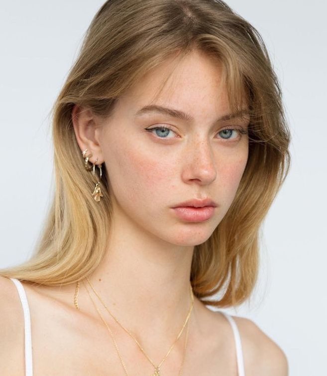 Greetings, everyone!

It's me, Lauren! I am trying to wide my social circle. Would you mind to lend your hand to tap the retweet button? And if you want to take this offer, please leave a trace below! 

Thank you.